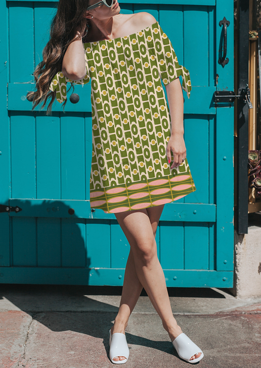 0899C- Green and Beige Geo Border